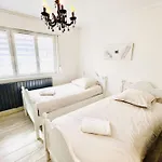 House In The Quiet Center ! 펜션 제라르메르