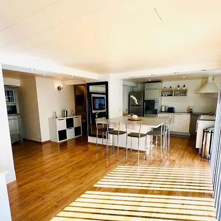 House In The Quiet Center ! *