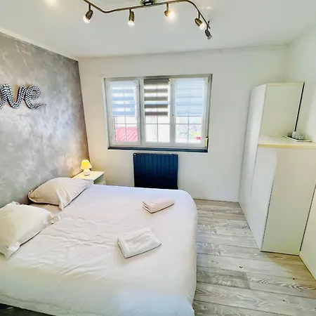 Hébergement de vacances House In The Quiet Center !