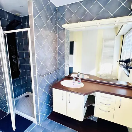 House In The Quiet Center ! *