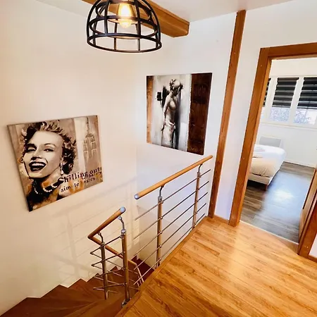 House In The Quiet Center ! *