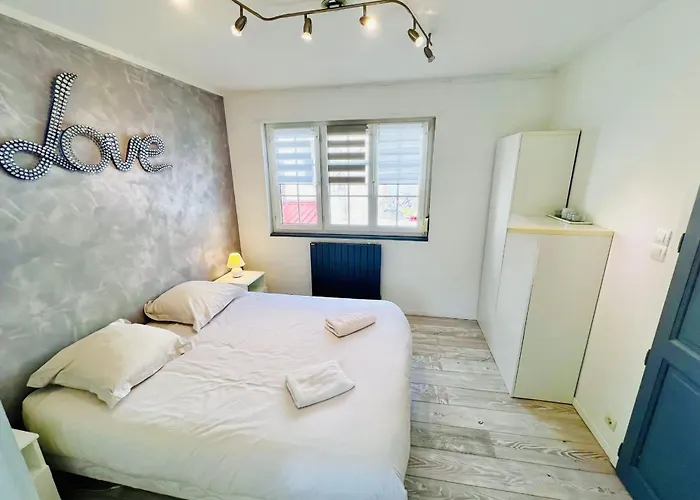 Prázdninový dům House In The Quiet Center !