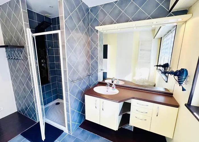 House In The Quiet Center ! *